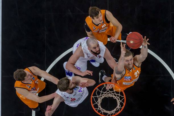 萨拉赫再一 萨拉赫再一