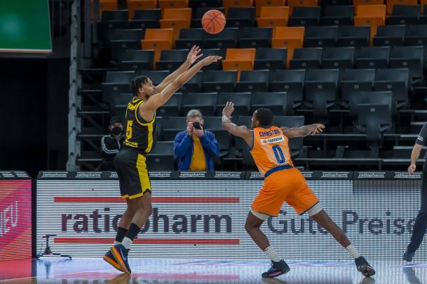 三镇足球俱 三镇足球俱