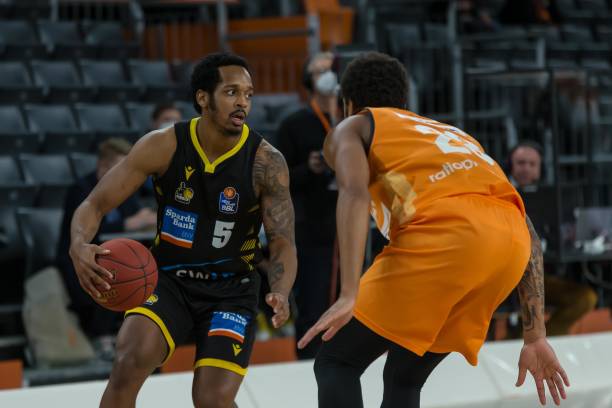 并存的赛场 并存的赛场