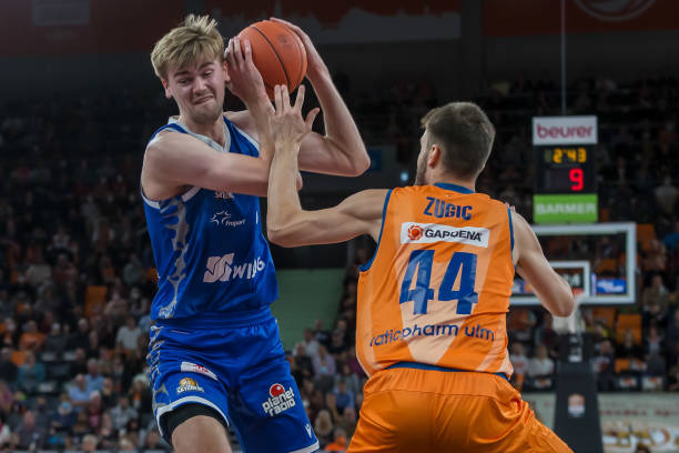 更是一场 更是一场